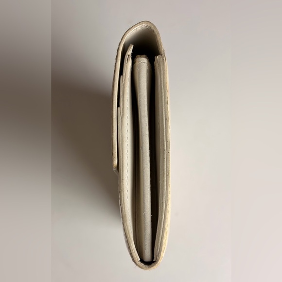 Louis Vuitton Ivory Vernis Sarah Wallet - Picture 3 of 16